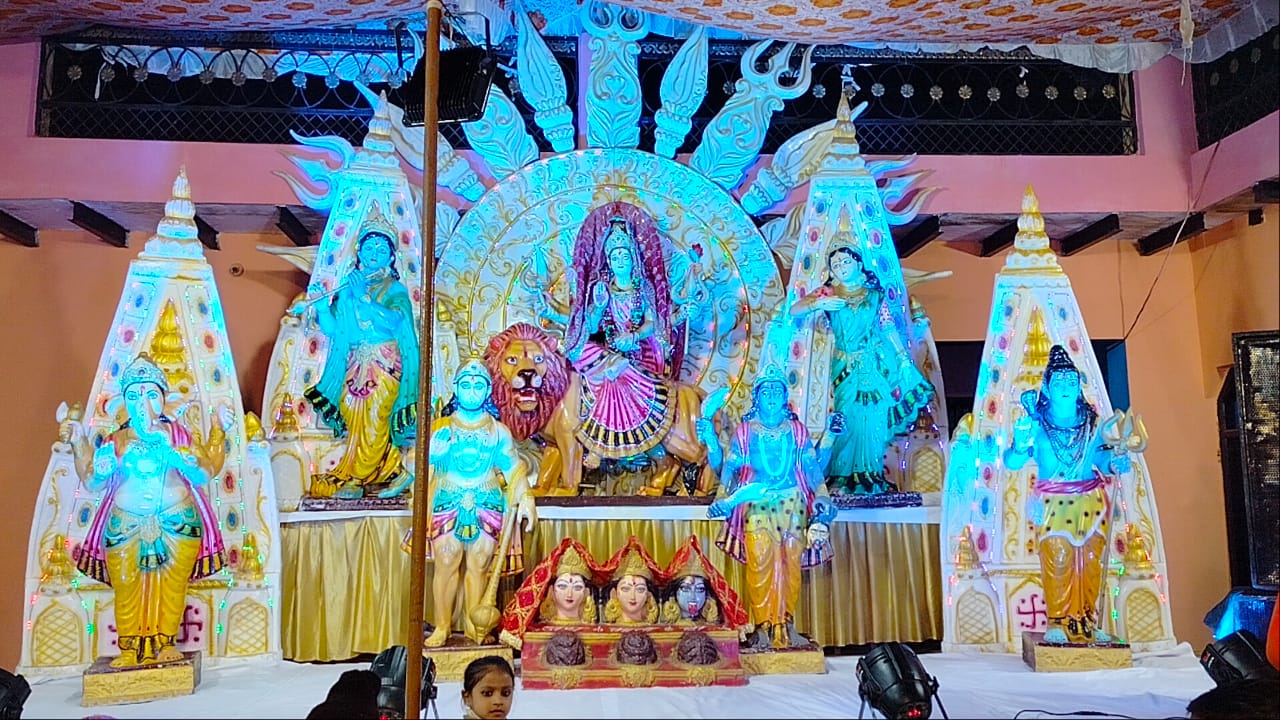 Devotional music performance